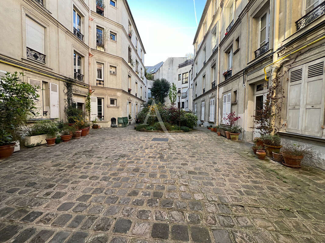 Appartement à PARIS-14E