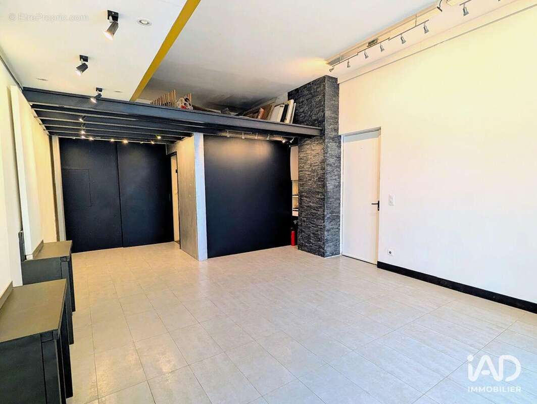 Commerce 32 m² à Fontaine  - photo 2