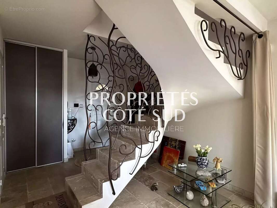 Maison à LAUDUN-L'ARDOISE