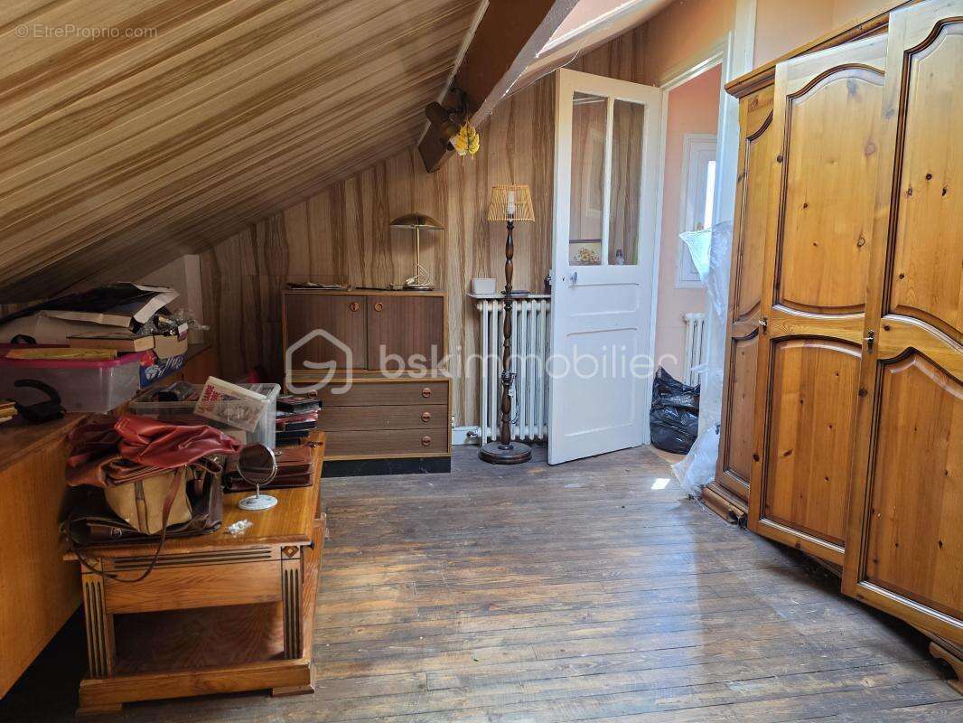 Meaux – maison en pierre meulière – 3 chambres – véranda – sous-sol total – garage - photo 12