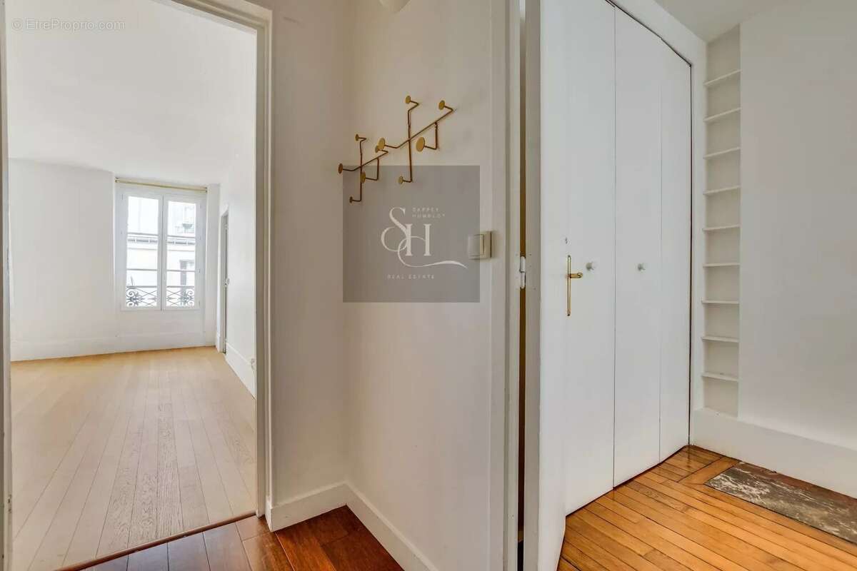 Appartement à PARIS-17E