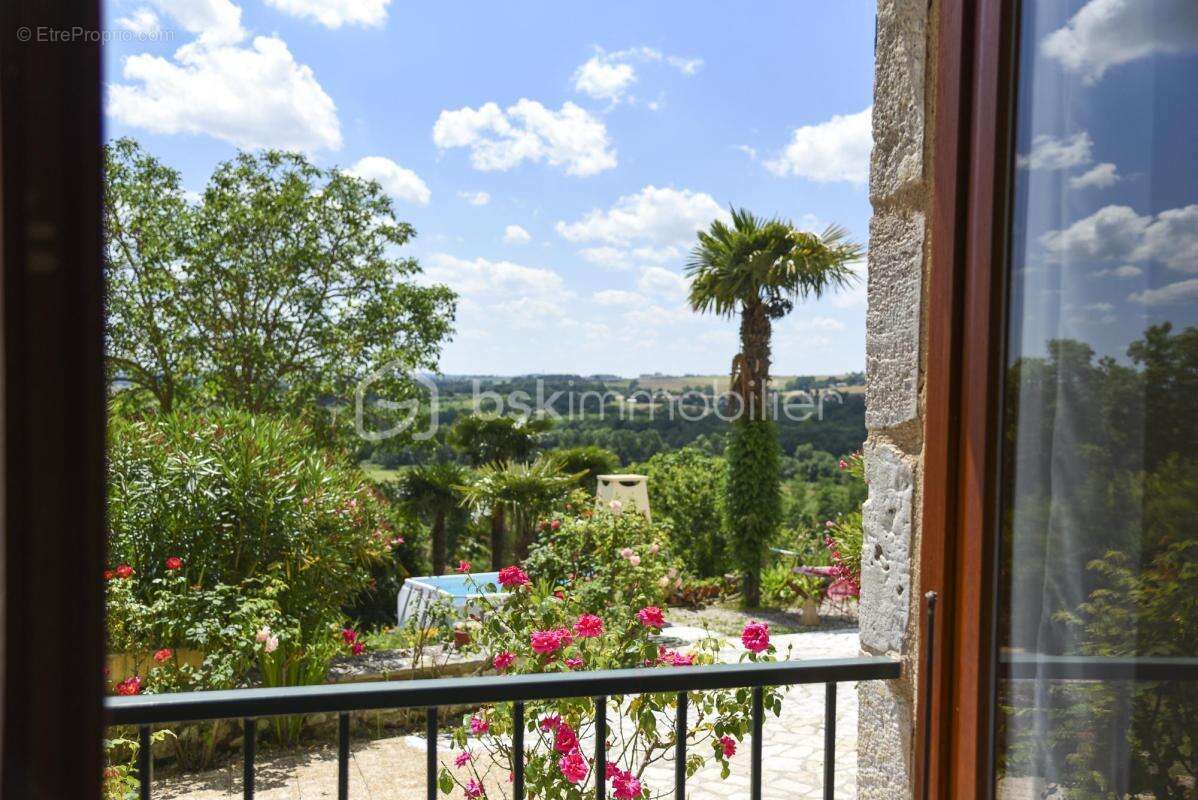 Ensemble immobilier de caractère en pierres 490m² avec activité locative rentable - photo 5