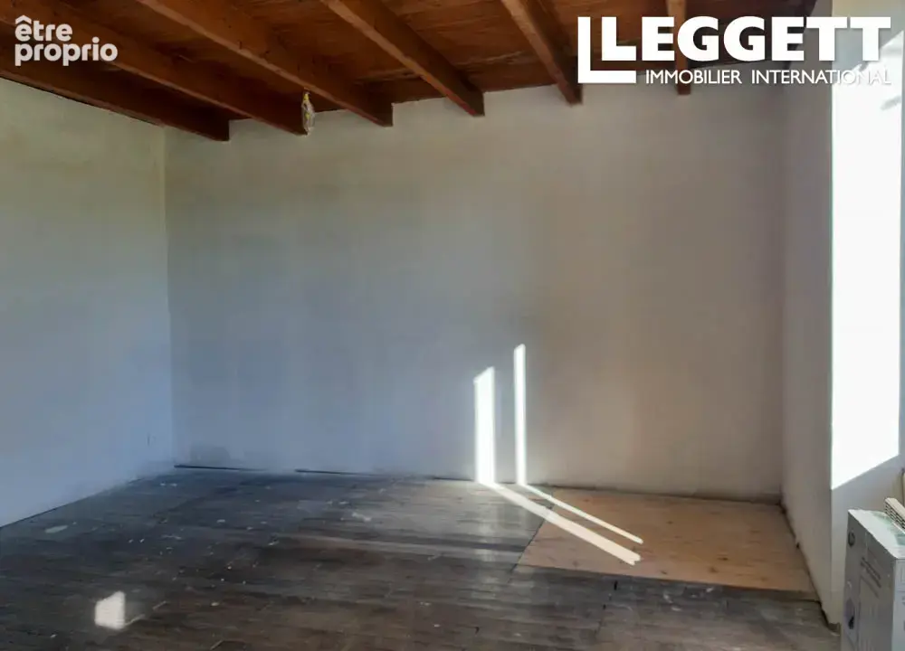 Maison individuelle en pierre avec bâtiments et jardin - photo 8