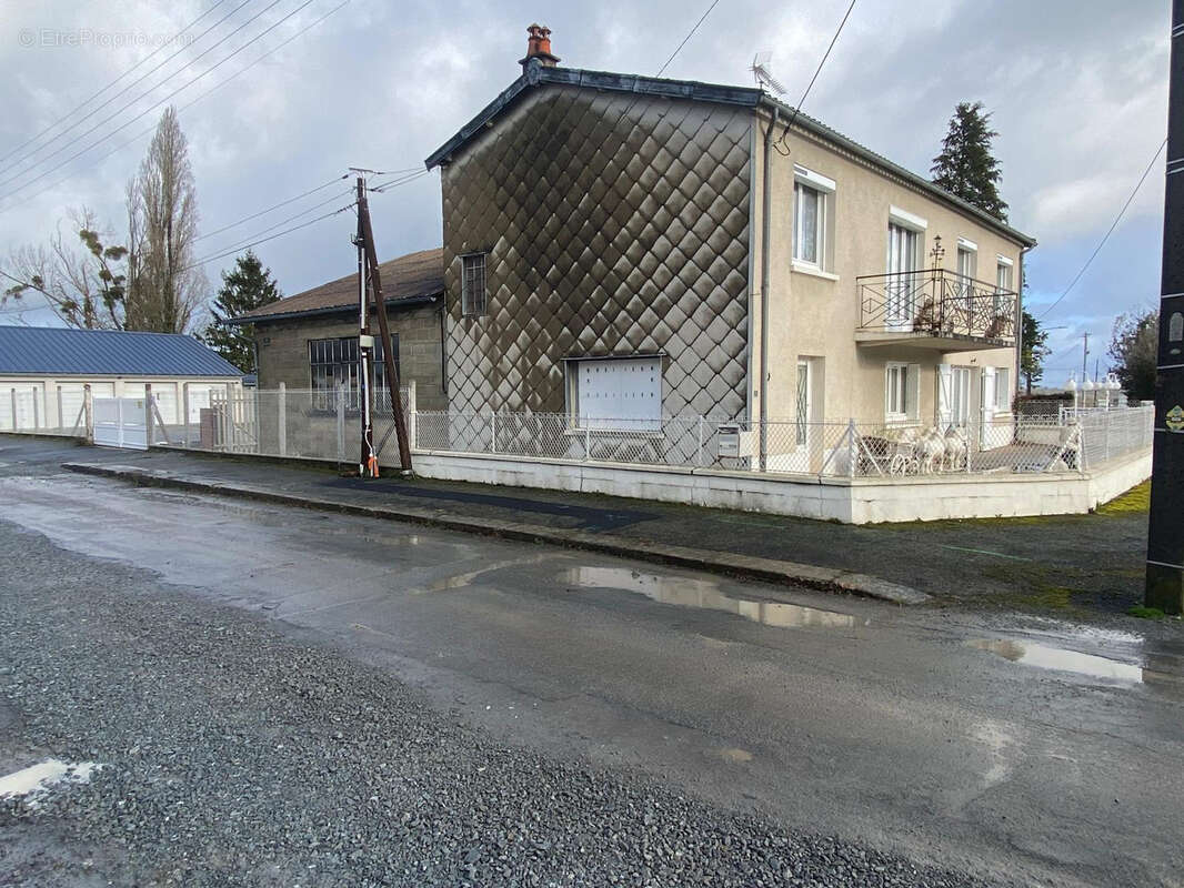 Maison à DUN-LE-PALESTEL