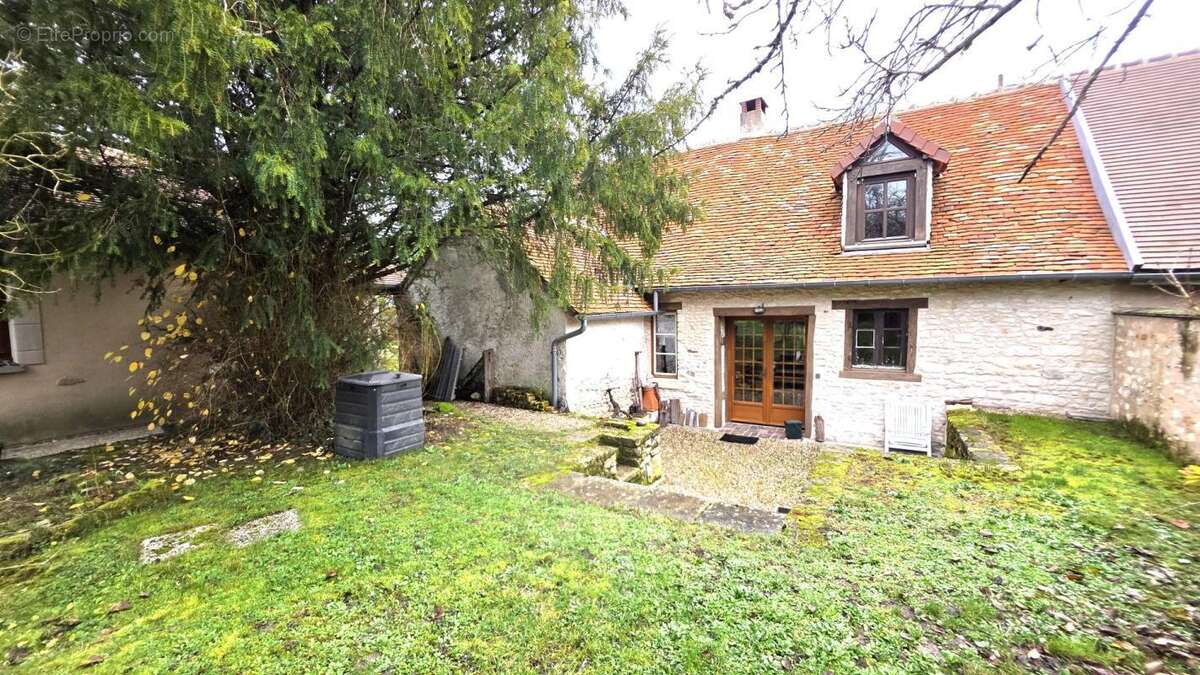 Maison à MEZIERES-EN-BRENNE