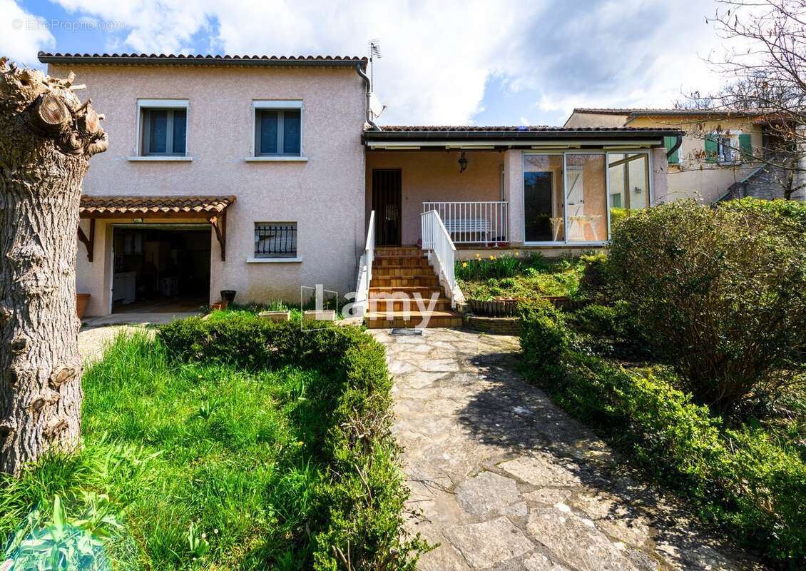 Maison à SAINT-JULIEN-LES-ROSIERS