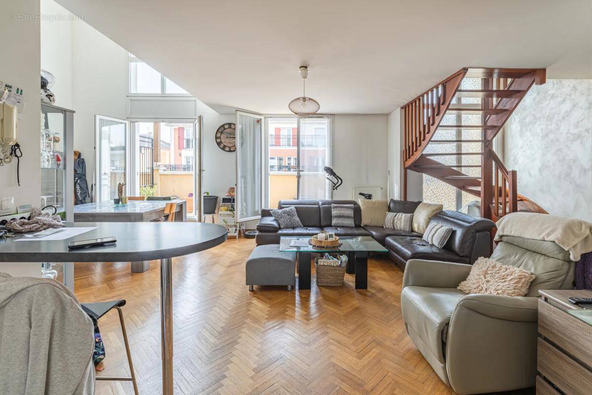 Appartement à VILLENEUVE-LA-GARENNE