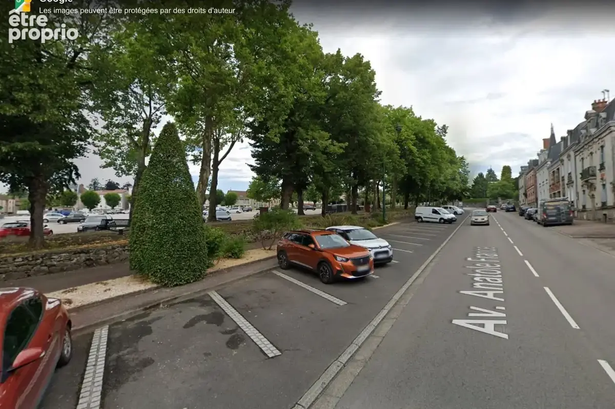 Surface Commercial Magasin Centre Ville 800m2+ 150 m2 St Junien - photo 3