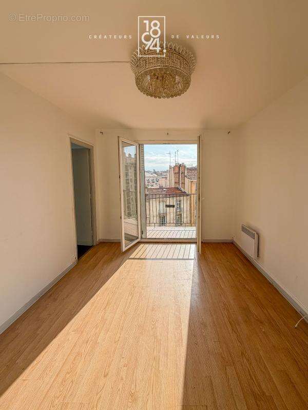 Appartement à MARSEILLE-6E
