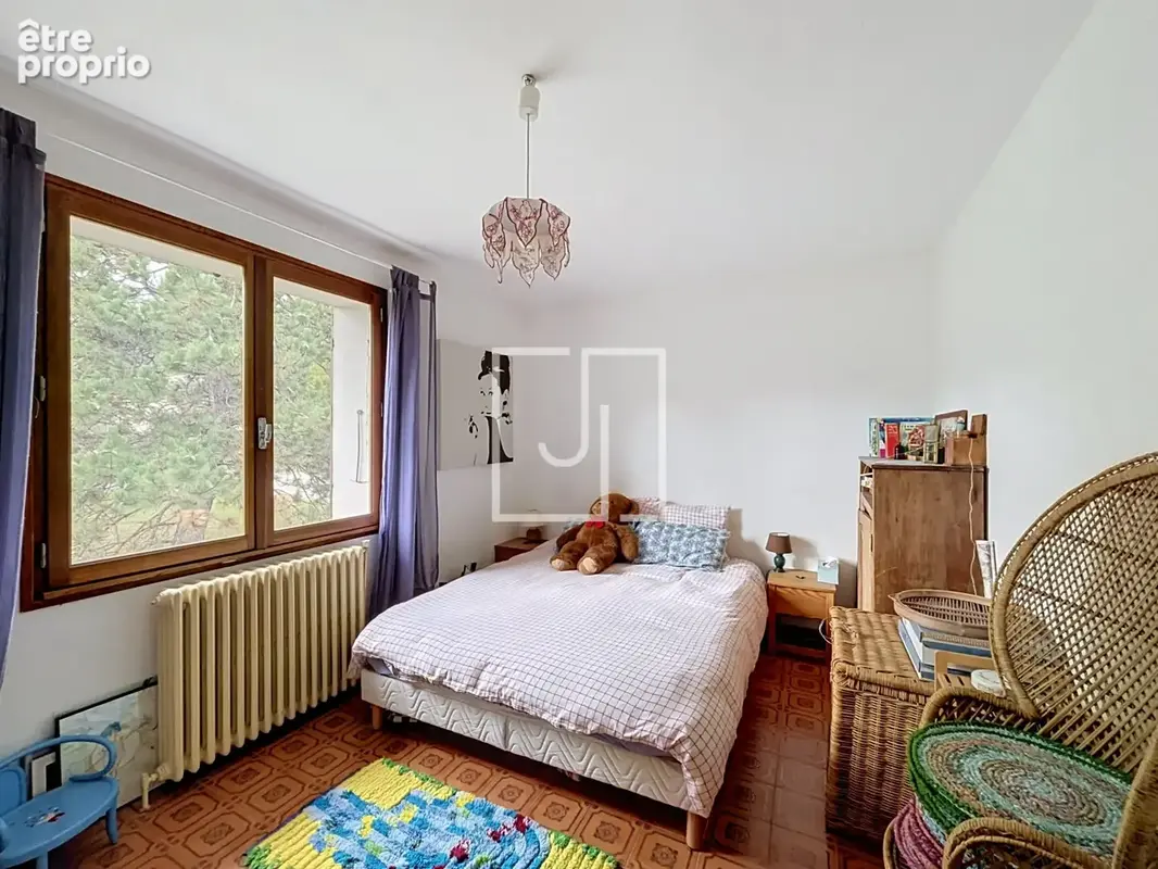 Maison composée de 3 appartements avec terrain et combles aménageables   Barcelonnette (04400) - photo 11