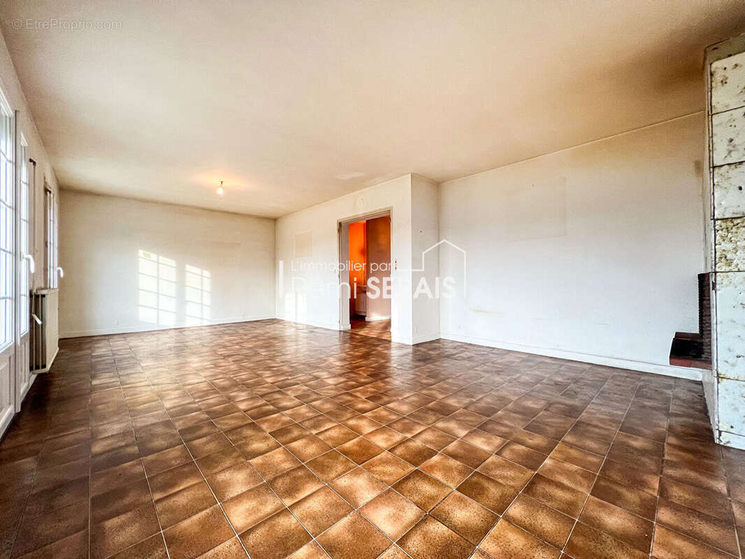 Maison à CONDE-SUR-NOIREAU