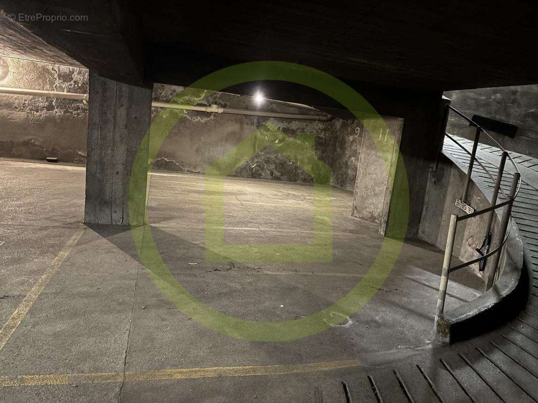 Parking à PARIS-13E