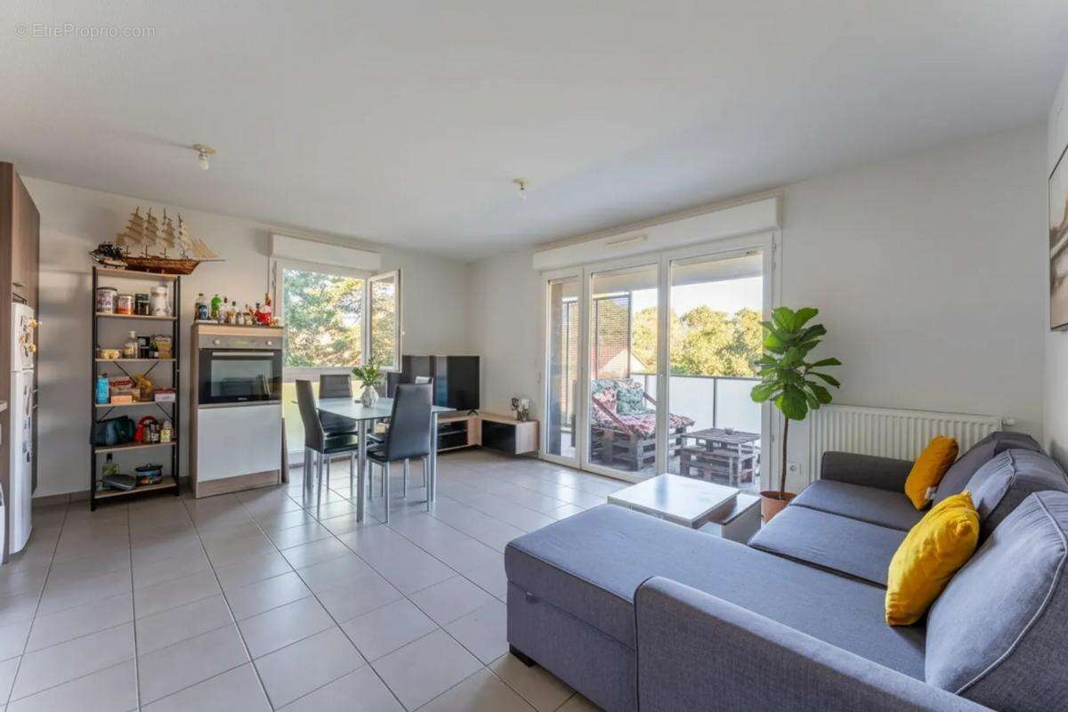 Appartement à PAREMPUYRE