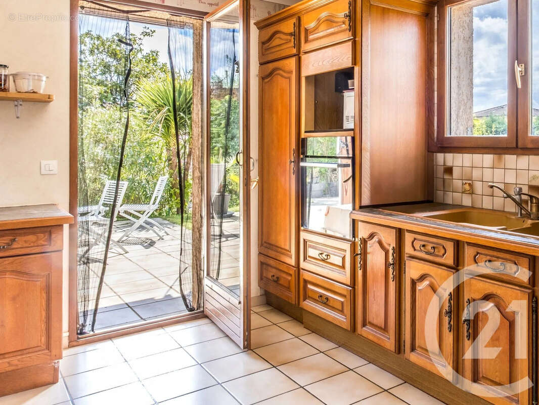 Maison 120 m² à Jassans-Riottier  - photo 5