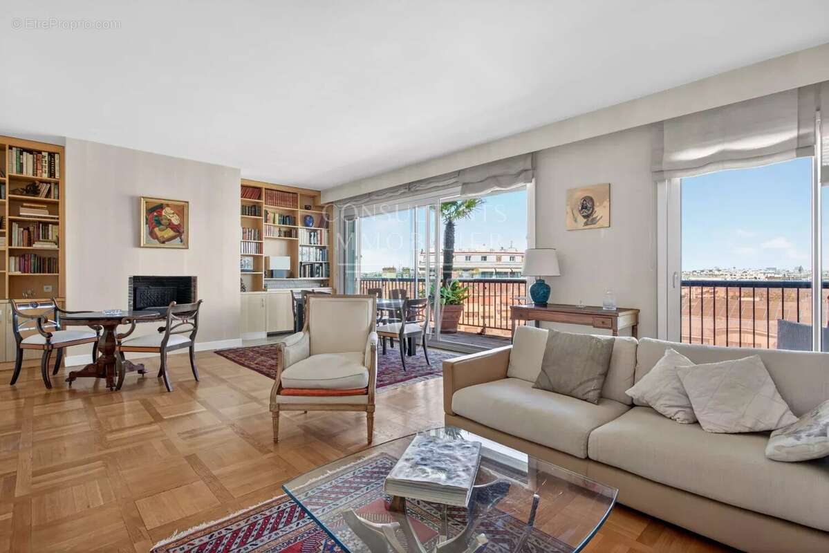 Appartement à PARIS-7E