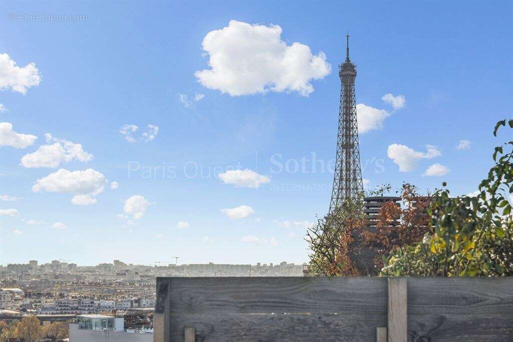 Appartement à PARIS-16E