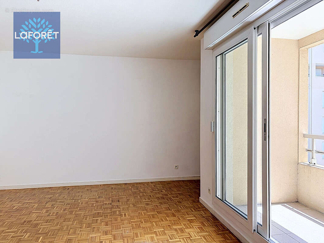 Appartement à SAINT-GENIS-LAVAL