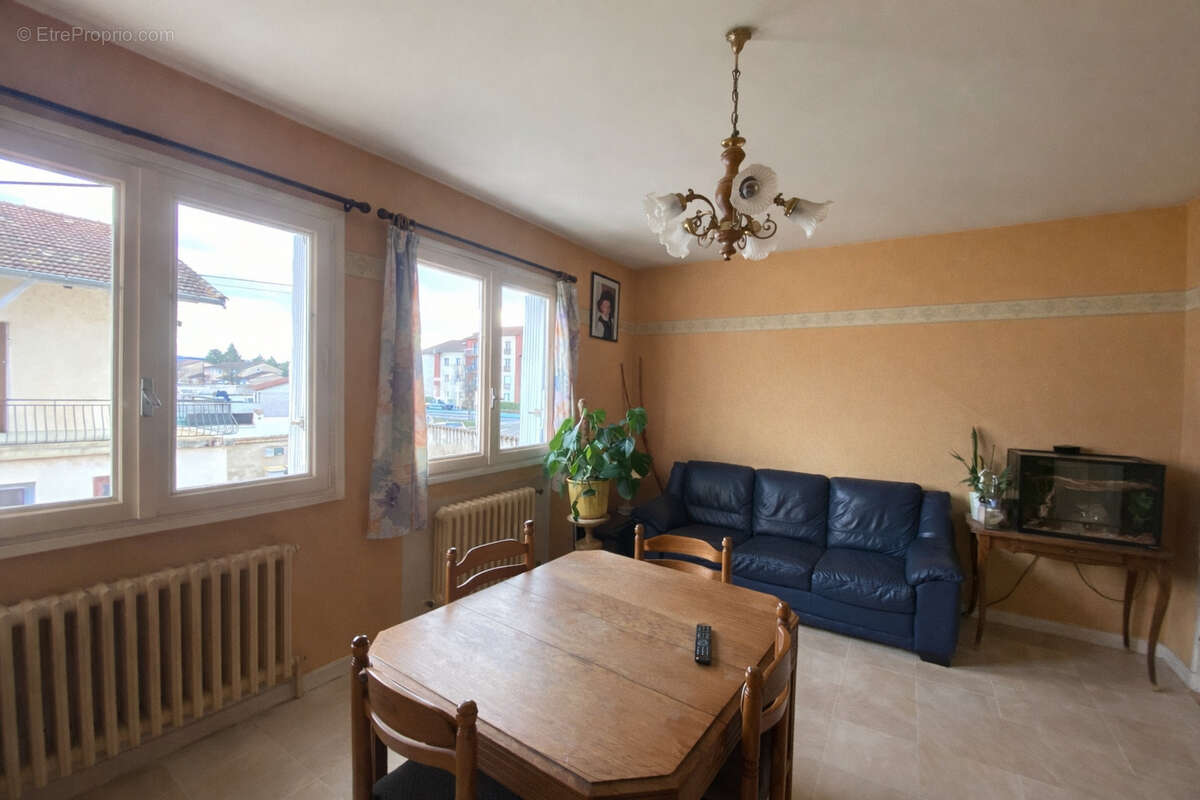 Appartement à SURY-LE-COMTAL