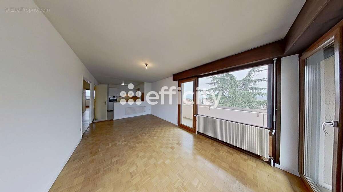 Appartement à LA ROCHE-SUR-FORON