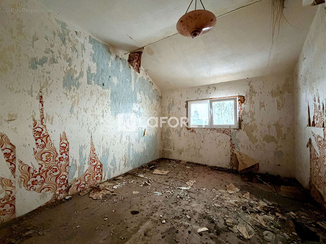 Maison à LA CHAPELLE-FELCOURT