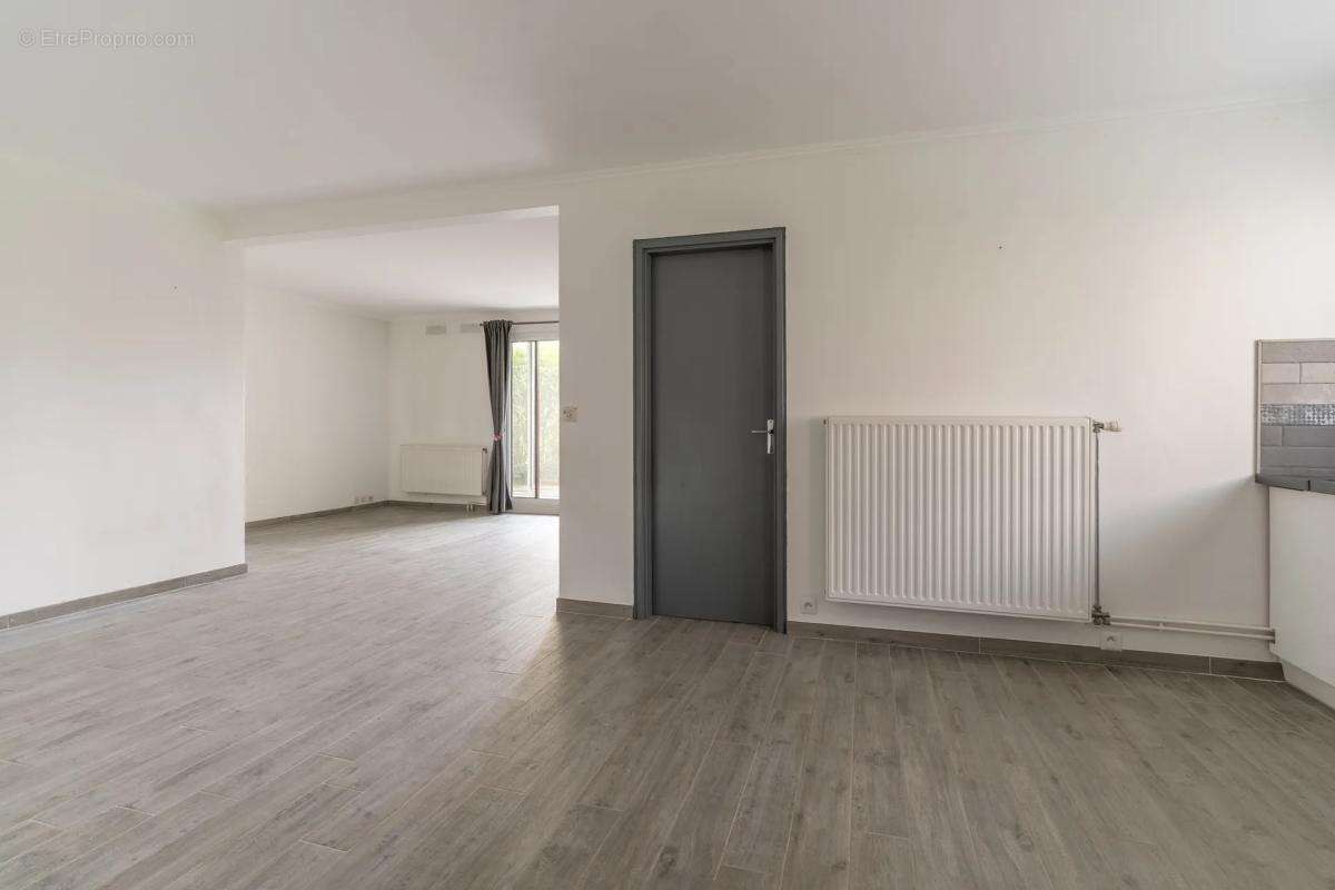 Appartement à MONTIGNY-LE-BRETONNEUX