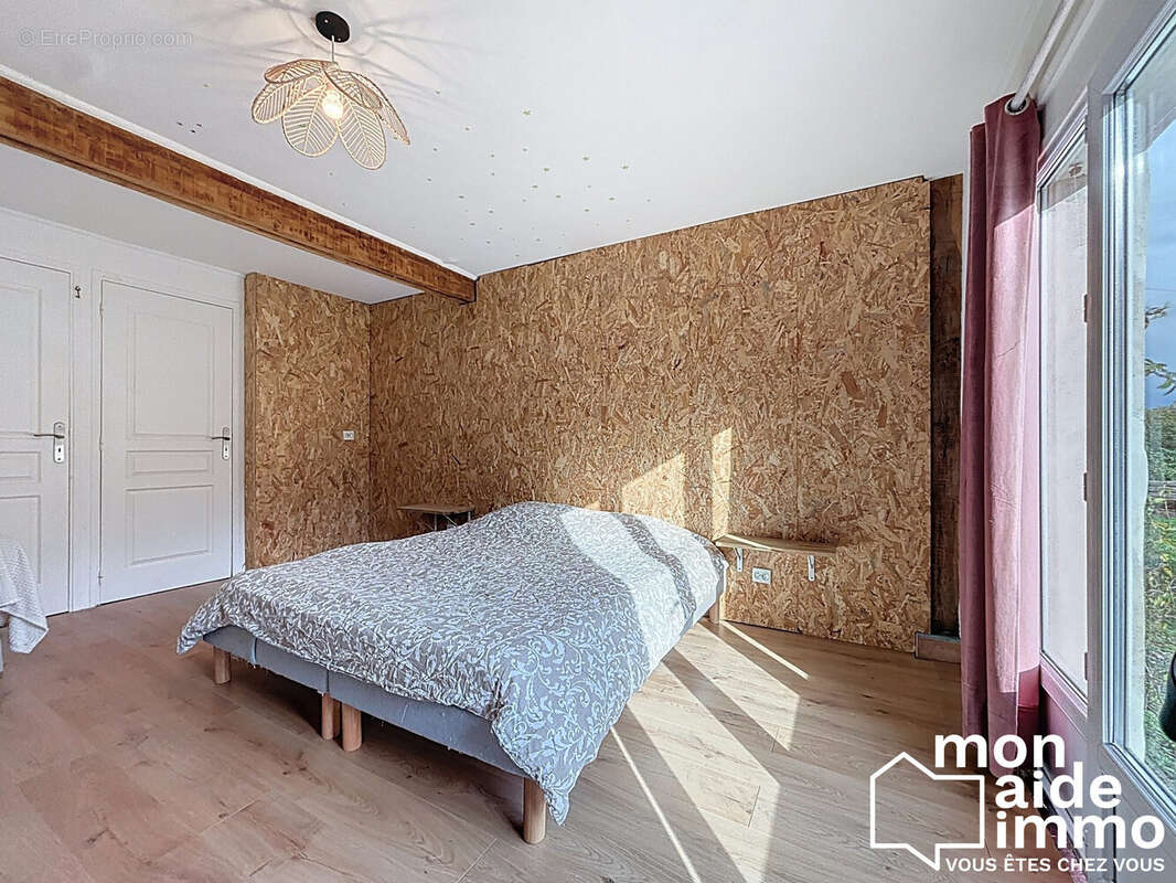 Maison à SAINT-PAUL-LA-ROCHE