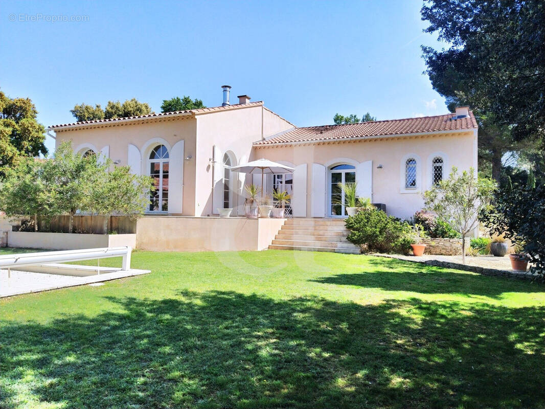 Maison à L'ISLE-SUR-LA-SORGUE