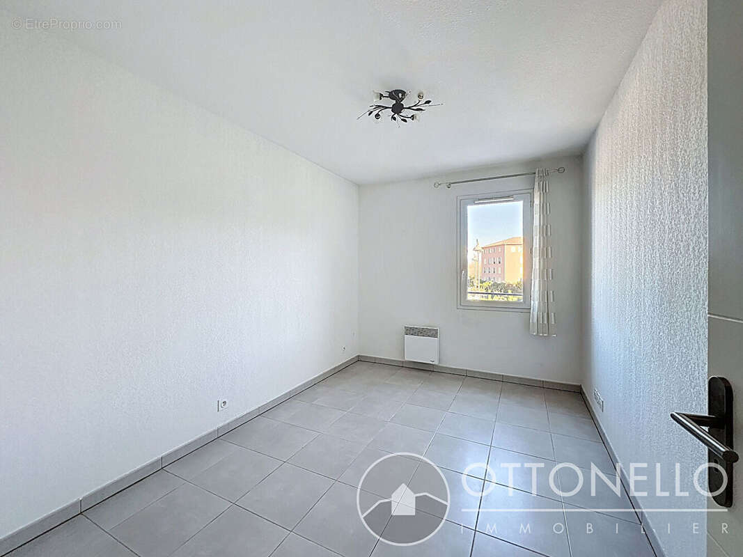 Appartement à ROQUEBRUNE-SUR-ARGENS