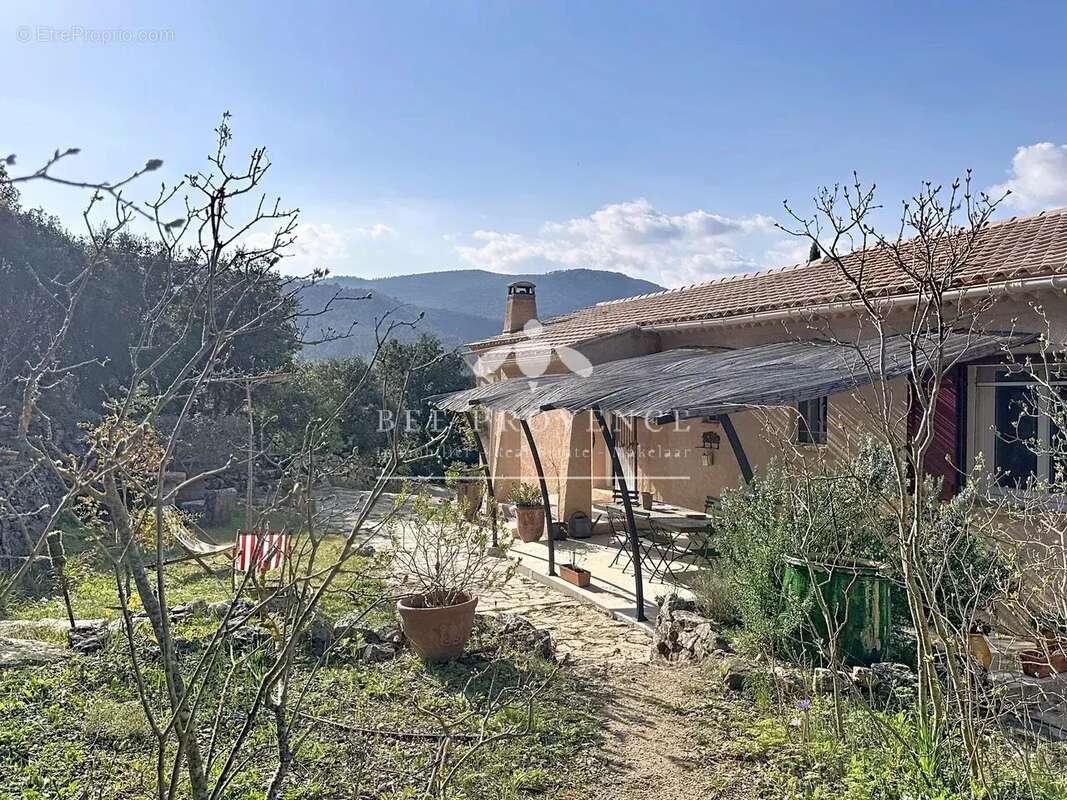 Maison à SOLLIES-TOUCAS