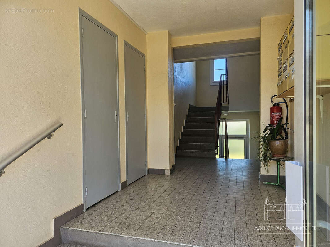 Appartement à VARENNES-VAUZELLES