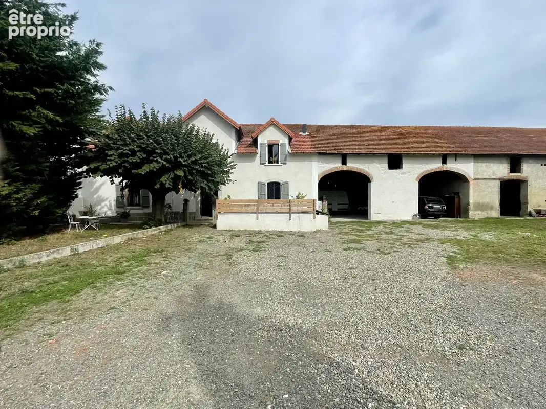 Maison ancienne rénovée avec 4 chambres, dépendances et terrain - photo 27
