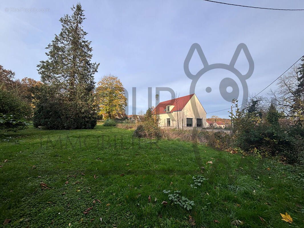 Terrain à LA CELLE-SUR-MORIN