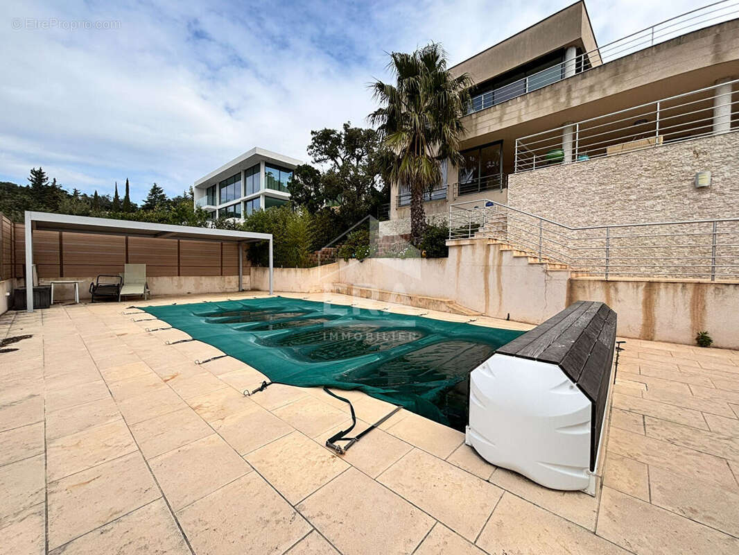 Maison Roquebrune Sur Argens 7 pièce(s) 225 m2 - photo 18