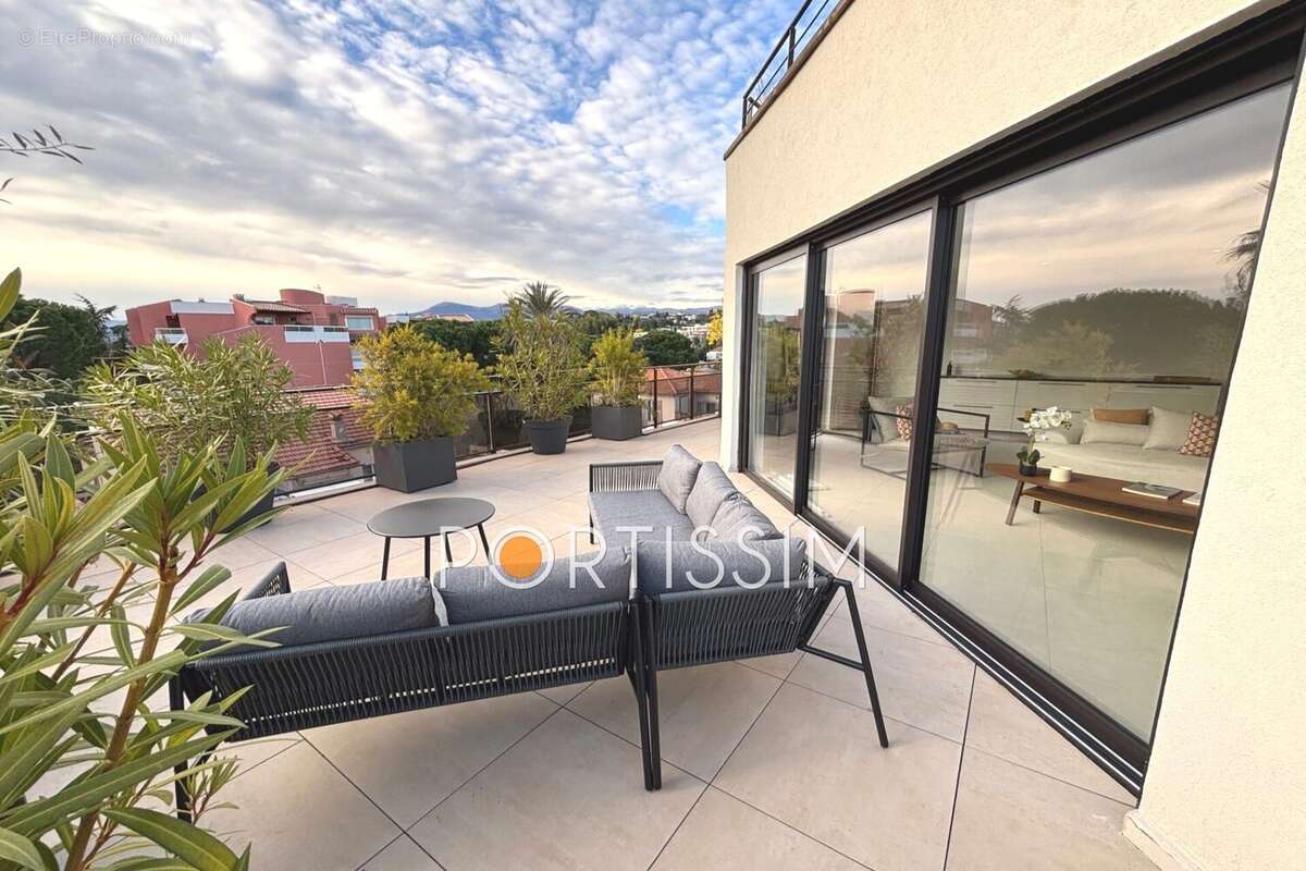 Appartement à SAINT-LAURENT-DU-VAR
