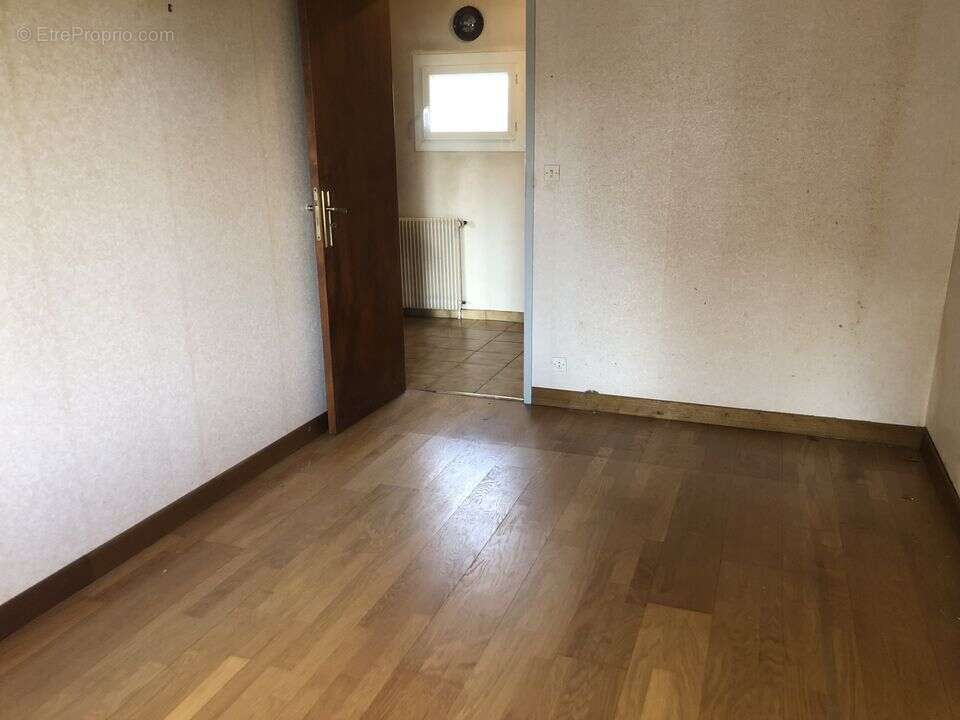 VERTHEUIL MAISON T3 GARAGE, COURS, QUARTIER CALME  - Maison à SAINT-JULIEN-BEYCHEVELLE