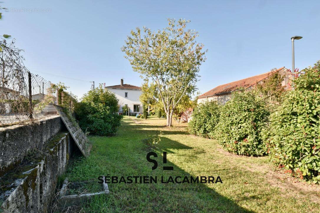 Maison à SAINT-JUERY