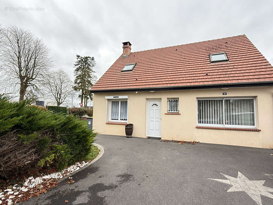 Maison à CREVECOEUR-LE-GRAND
