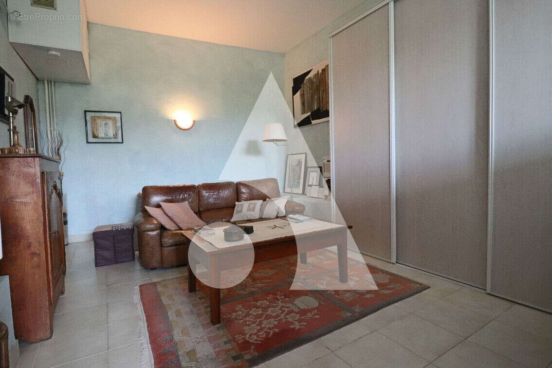 Appartement à NEYRON