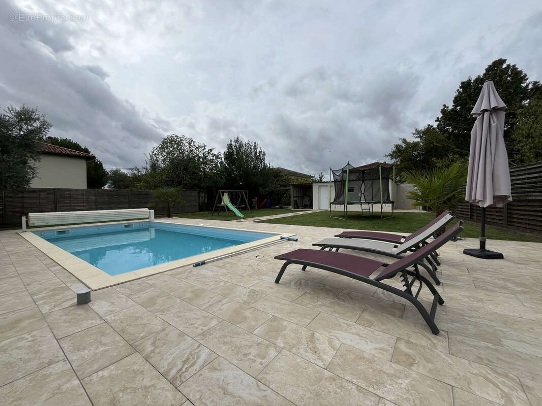 Maison familiale avec piscine et garage - photo 8