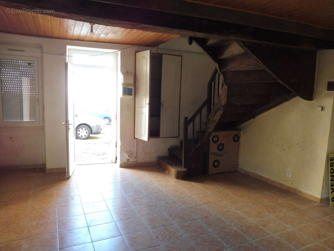 Maison à SAINT-VINCENT-DE-CONNEZAC