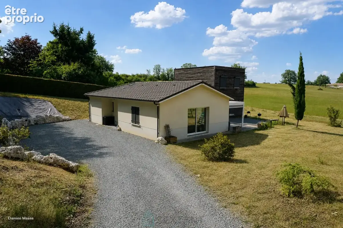 Villa contemporaine construite selon les normes techniques environnementales dans le coeur du Périgord vert. - photo 4