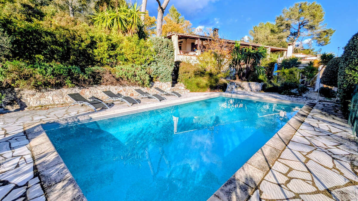 Maison à TOURRETTES-SUR-LOUP