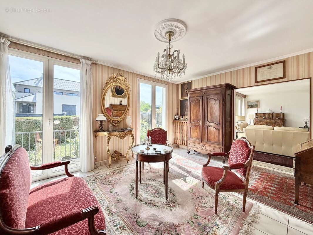 Maison à VERRIERES-LE-BUISSON