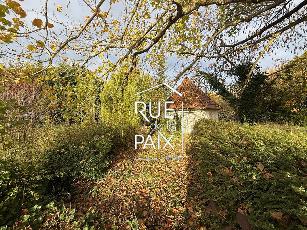 Terrain à LES TROIS-MOUTIERS