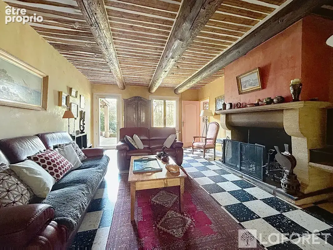 UCHAUX - Maison avec charme, 5 chambres, jardin 1000m² avec piscine - photo 4