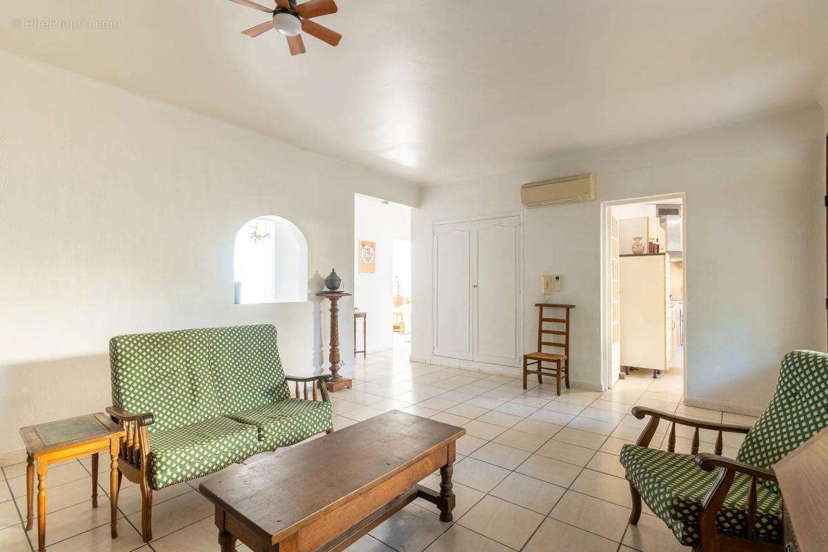 Appartement à SIX-FOURS-LES-PLAGES