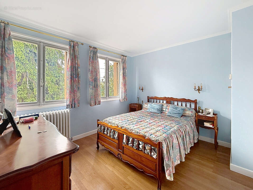 Maison à SAINT-GENIS-LAVAL