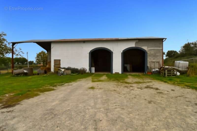 Maison à VALLON-EN-SULLY