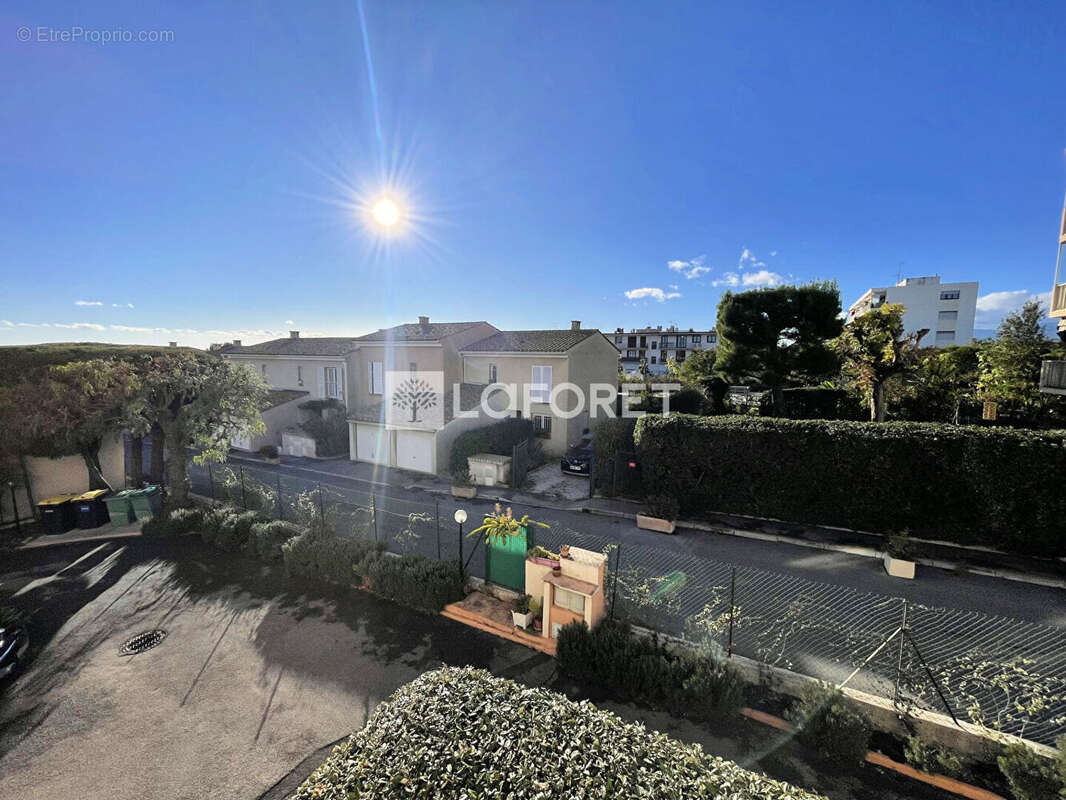 Appartement à SAINT-LAURENT-DU-VAR