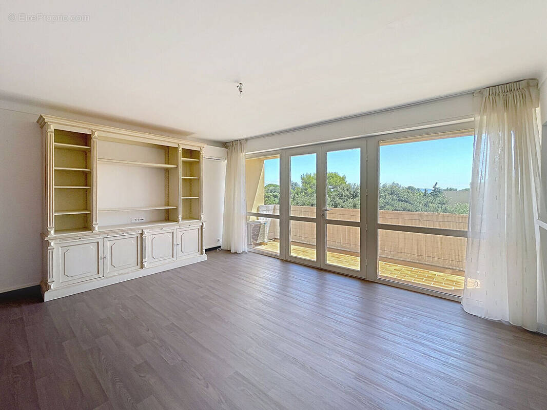 Appartement à VILLENEUVE-LES-AVIGNON